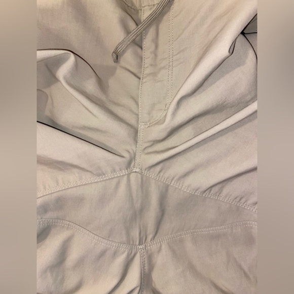 Women’s The north Face Tan cargo waist drawstring Capri pants‎ size 8 - Picture 13 of 15